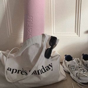 pink pilates princess 🩰 - playlist by ☆ su v ☆ | Spotify Dreamlife Aesthetic, Fitness Gift Guide, Pink Pinterest, Pink Desk, Wellness Club, Partner Yoga, Yoga Mom, Pink Blanket, Pink Pilates Princess