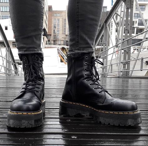 Grunge Doc Martens Outfits Men, Doc Martens Aesthetic Men, Black Boots Men Outfit Aesthetic, Mr Martens, Black Lace-up Martin Boots Grunge Style, Dr Martens Platform Boots Men, Dr Martens Men Outfit, Dark Academia Men, Dr Martens Men