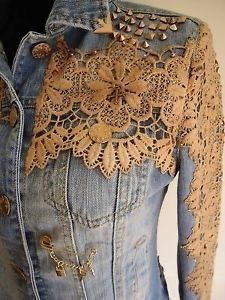 Revamp Jean Jacket Diy, Asian Porcelain, Embroidered Jean Jacket, Collar Tips, Diy Jeans, Mode Hippie, Repurposed Clothing, Diy Vetement, Denim Ideas