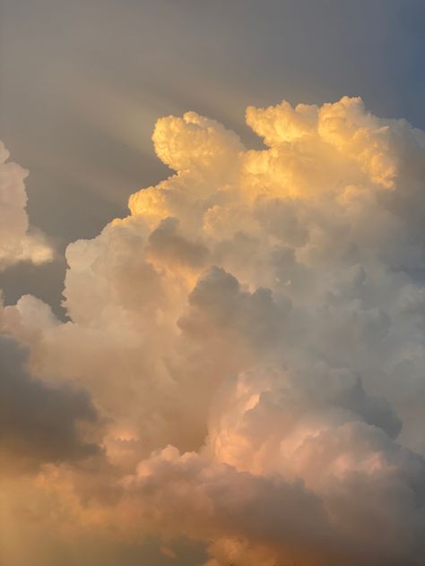 Clouds Lockscreen, Iphone Ios Wallpaper, Ios Wallpaper Aesthetic, Wallpaper Aesthetic Pastel, Cloud Pictures, Thesis Inspiration, Cloud Aesthetic, Ios Wallpaper, Cloud Wallpaper