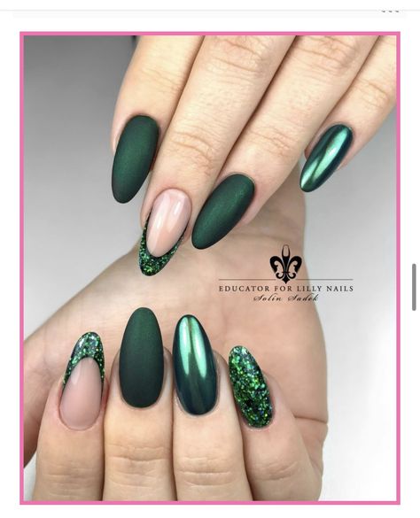 Matte Green Nails, Emerald Nails, Dark Green Nails, Chrome Nails Designs, Simple Acrylic, Green Nail Designs, Nails Trends, Nagel Tips, Matte Nails Design