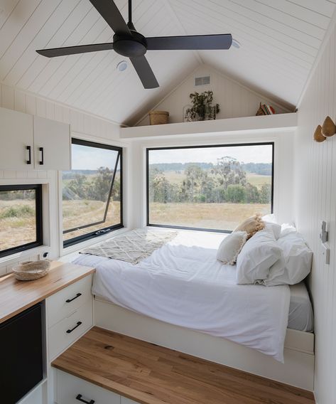 Tiny House Bedroom, Tiny House Interior Design, Tiny House Inspiration, Casa Container, Tiny House Interior, Tiny House Cabin, Tiny House Living, Tiny House Plans, Tiny House Design