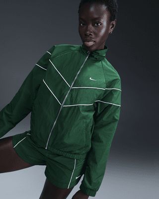 Outfit Fitness, Nike Windrunner, Nike Looks, Trim Jacket, Woven Jacket, Women Lifestyle, Nike Store, Team Usa, Suit Accessories