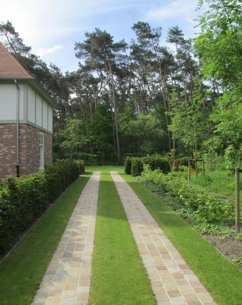 Ribbon Driveway, Grass Driveway, Driveway Ideas, Driveway Design, Driveway Landscaping, Gravel Garden, Garden Walkway, Anti Aging Face Cream, Aging Face