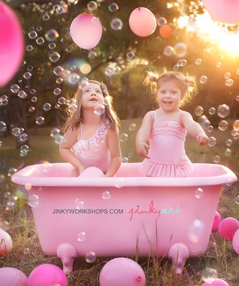 . Pink Bathtub, Pink Tub, Kind Photo, Baby Fotografie, I Believe In Pink, Blowing Bubbles, Pink Bubbles, Soap Bubbles, Tickled Pink