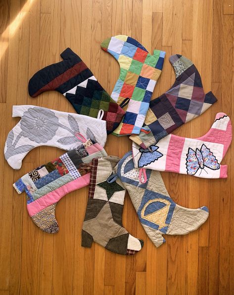 If you have purchased a custom quilt jacket, pullover, etc, upcycle the leftover quilt scraps for a matching stocking (or several!). Quilt Scraps, Sewing Machine Projects, Cute Sewing Projects, Quilt Jacket, Custom Quilts, Sewing Gifts, Crafty Craft, Cute Crafts, Quilt Shop