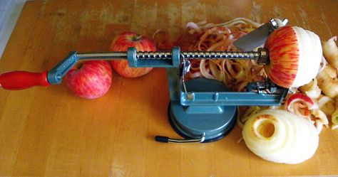 Peeling Apples with Apple Peeler Vermont Kitchen, Shoestring Fries, American Apple Pie, Apple Slicer, Apple Corer, Potato Slicer, Apple Peeler, Apple Pie Recipes, Peeling Potatoes