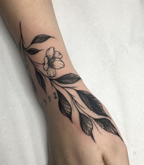 The Last Of Us Tattoo Ideas, Single Flower Tattoo, Plant Tattoos, Traditional Tattoo Flowers, Hand Tats, Vine Tattoos, Plant Tattoo, American Traditional Tattoo, Old School Tattoo