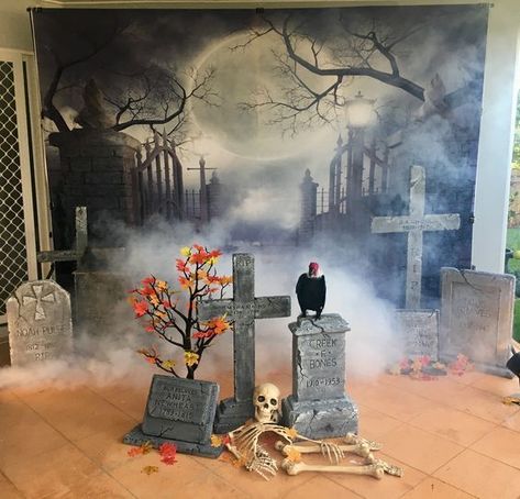 Cemetery Halloween, Halloween Party Backdrop, Halloween Party Photo, Photo Halloween, Halloween Photo Booth, Halloween Outside, Halloween Dance, Halloween Backdrop, Backdrop Photo