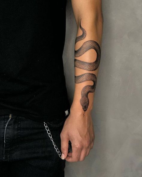 Snake Around Arm Tattoo, Tatuaje Studio Ghibli, Around Arm Tattoo, Tattoo Snake, Snake Tattoos, Serpent Tattoo, Snake Tattoo Design, Wrist Tattoos For Guys, Tattoo Inspiration Men