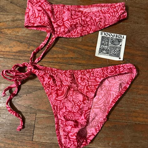 Tide Pool Bikini Pink Brand New 2 Piece Size 7xl Swimsuits 2 Piece, Boho Bikinis, Triangl Swimsuit, Pretty Swimwear, Bright Bikinis, Swimsuit Inspo, Tide Pool, Pink Swimwear, Cute Bathing Suits