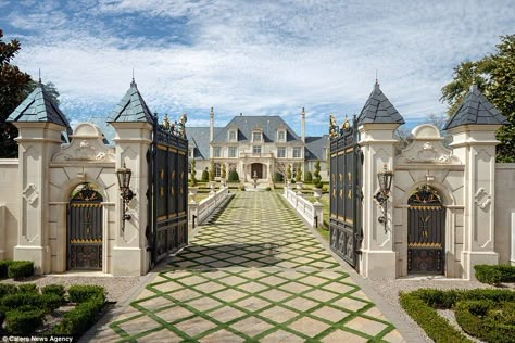 A decadent, eight-bedroom mansion with its own water park in the backyard is hitting the m... بيوت ملكية, Gated Entrance, Backyard Water Parks, Arch Door, Architecture Garden, Medieval Architecture, Dream Mansion, Mega Mansions, Architecture Landmark