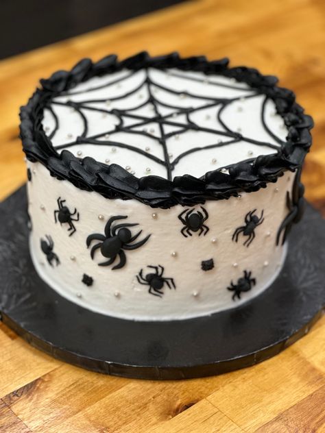 Spider Cake, Spooky Cake, Spider Theme, Halloween Cake, Bday Cake, Theme Cake, Halloween Cupcakes, Dessert Cupcakes, Halloween Theme