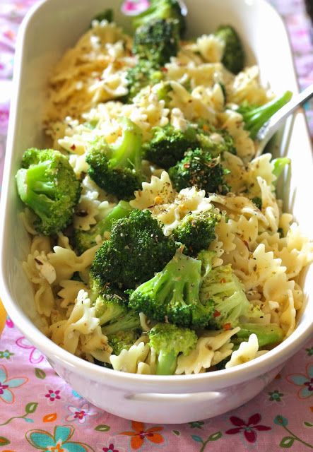 ValSoCal: Bow Tie Pasta with Broccoli and Feta Broccoli Feta, Bow Tie Pasta Recipe, Healhty Meals, Bowtie Pasta Salad, Pasta With Broccoli, Bow Tie Pasta, Broccoli Pesto, New Years Resolutions, Bowtie Pasta