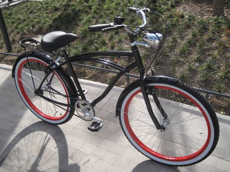 Resultado de imagen para bicicleta retro negra Bici Retro, Bike Beach, Yamaha Cafe Racer, Bicycle Mountain, Beach Cruiser Bikes, Bicycle Mountain Bike, Beach Bike, Custom Harleys, Beach Cruiser