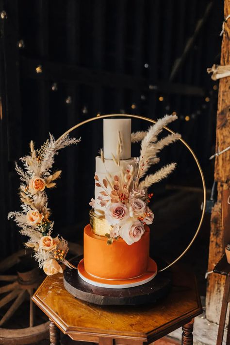 3 Layer Wedding Cake Rustic, Bohemian Wedding Cake Boho Chic, Boho Wedding Cake Stand, Terracota Wedding Cakes, Rustic Orange Wedding Cake, Pampas Cake Decor, Boho Rustic Cake, Orange Wedding Cake Ideas, Pampas Wedding Cake