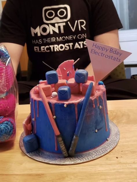 Vr Birthday Party, Vr Birthday Party Ideas, Vr Cake, Cake Wars Birthday Party, Beat Saber Cake, Birthday Cake, Birthday Party, Cake, Birthday