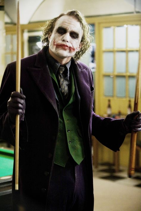 The Joker - El caballero oscuro Joker 2008, Heath Ledger Joker Wallpaper, Arley Queen, Joker Dark, Comic Aesthetic, Joker Photos, Joker Film, Der Joker, Joker Heath