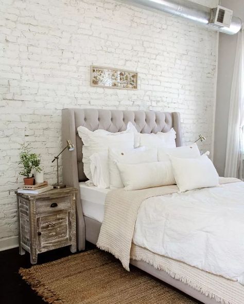 White Brick Bedroom Wall, White Brick Bedroom, Brick Bedroom Wall, Grey Tufted Headboard, White Tufted Bed, White Sleigh Bed, Off White Bedrooms, Beige Walls Bedroom, Light Gray Bedroom