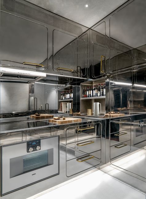 Ego_20 - New York Mirrored Kitchen Cabinet, Kitchen Bar Area, Modern Industrial Kitchen, Stainless Steel Kitchen Cabinets, Steel Kitchen Cabinets, Stainless Kitchen, Kitchen Details, Italian Kitchen, Metal Kitchen