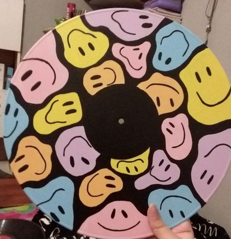 Trippy Record Painting, Funky Pottery Painting Ideas, Painting Vynil Records, Vinyl Records Painting, Vynil Paintings, Painted Records Vinyl Trippy, Vynil Record Painting Ideas, Vinyl Painting, Painting On Records Vinyls