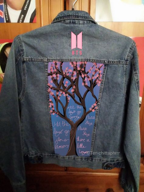 Kpop Custom Clothes, Denim Jacket Design Ideas Paint, Jacket Painting Anime, Demin Jacket Painting, Jaket Denim Custom, Anime Denim Jacket Painting, Blue Hand Painted Denim Jacket For Streetwear, Игрушки Funko Pop, Bts Clothing