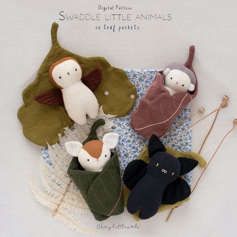 'Baby animals in leaves' Sewing pattern and tutorial All patterns come with seam allowances included. F i n i s h e d S i z e *17cm-18cm tall (excluding ears) B o d y *Body: Linen, Cotton or Knit *Wing: Felt *Ears: Felt *Arms: Felt L e a v e s *Cotton or Linen, W 70cm x H 30cm *Pad,  W 35cm x H 30cm *2 pairs of 8mm diameter snap buttons *One 15mm diameter  button for decoration E m b r o i d e r y F l o s s *Black, Khaki, Yellow, and Orange colors L e v e l There are step-by-step instructions an Scrap Fabric Toys, Diy Stuffed Animals Easy, Sewing Toys Patterns Free, Felt Baby Toys, Free Stuffed Animal Patterns, Diy Felt Toys, Cat Plush Pattern, Chicken Stuffed Animal, Handmade Childrens Gifts