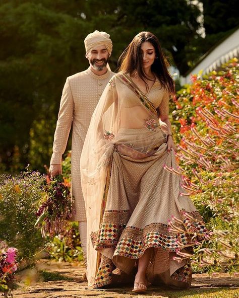 Couple Wedding Dress, Indian Outfits Lehenga, Bridal Lehenga Collection, Traditional Indian Outfits, Indian Bridal Dress, Indian Bridal Outfits, After Life, Dress Indian Style, Indian Wedding Outfits