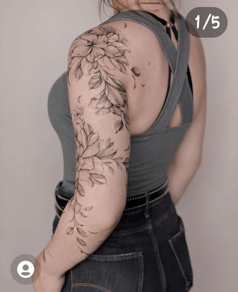 Half Sleeve Tattoo Upper Arm, Tato Naruto, Natur Tattoo Arm, Arm Wrap Tattoo, Tato Maori, Shoulder Sleeve Tattoos, Around Arm Tattoo, Wrap Around Tattoo, Tato Minimal