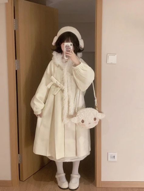 Cute Japanese Winter Outfits, Fluffy Winter Outfits, Kawaii Outfits Winter, Cozycore Outfit, Wintercore Outfits, Fluffy Outfits, Sheep Outfit, Kawaii Winter Outfits, Kawaii Clothes Outfits