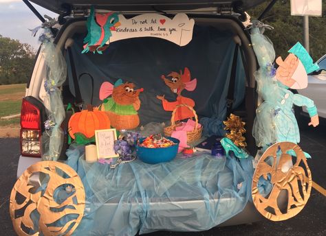 Cinderella Trunk or Treat idea! Cinderella Trunk Or Treat, Church Trunk, Trunker Treat Ideas, Church Halloween, Trunk Or Treat Ideas, Cinderella Theme, Gods Princess, Treat Ideas, Trunk Or Treat