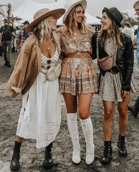 Boho Themed Party Outfit, Woodstock Outfit, Bohemian Style Inspiration, Boho Festival Outfit, Coachella Party, Dresses Casual Boho, Fest Outfits, Boho Style Outfits, Modest Dresses Casual