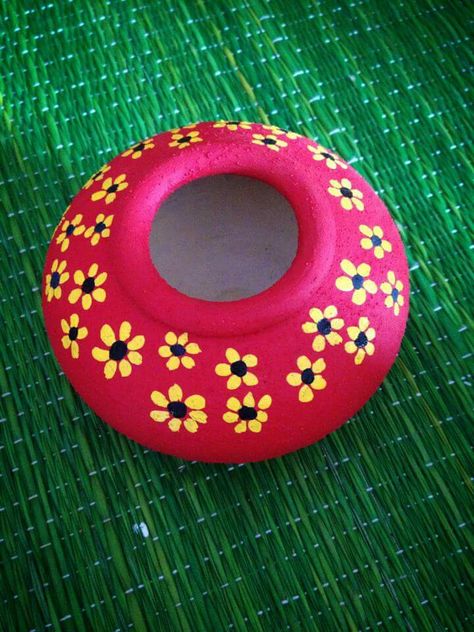 Pots design Biryani Pot Painting Ideas, Clay Pot Designs Paint, Matka Painting Designs, Matka Decoration Pots Painting, Diya Designs Painting, Earthen Pot Painting Ideas, Flower Pot Designs Painted, Pot Decorating Ideas Indian, Kalash Painting