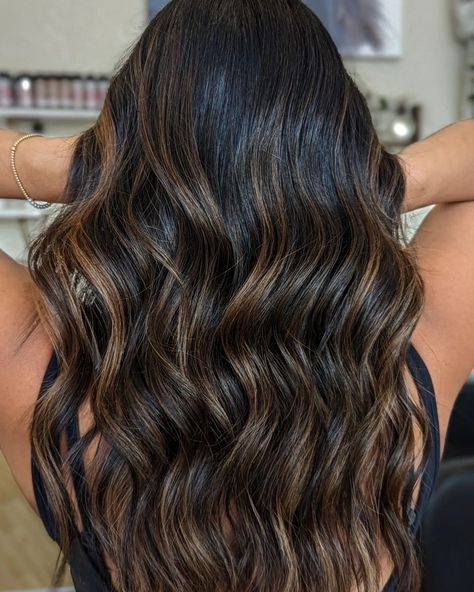 Jet Black Hair With Caramel Highlights, Black Hair Caramel Balayage, Caramel Balayage Black Hair, Caramel Balayage On Black Hair, Caramel Highlights On Black Hair, Hair Dye Styles, Honey Brown Hair Color, Balyage Hair, Dye Styles