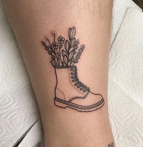 Doc Marten Tattoo, Dr Martens Tattoo, Illustrative Tattoo Style, Socks Tattoo, Sock Tattoo, Mini Tats, Tattoo Garden, Aesthetic Tattoos, Cool Small Tattoos