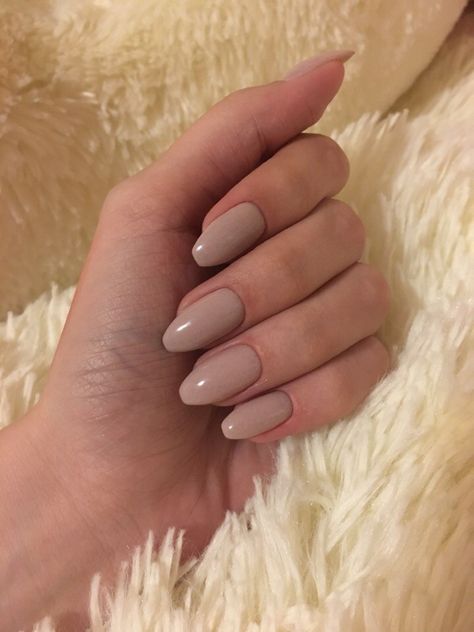 Neutral Nails On Pale Skin, Basic Nails Colors, One Color Almond Nails, Nude Colour Nails, Work Nails Professional, Nails Beige, Taupe Nails, Unghie Sfumate, Shellac Manicure