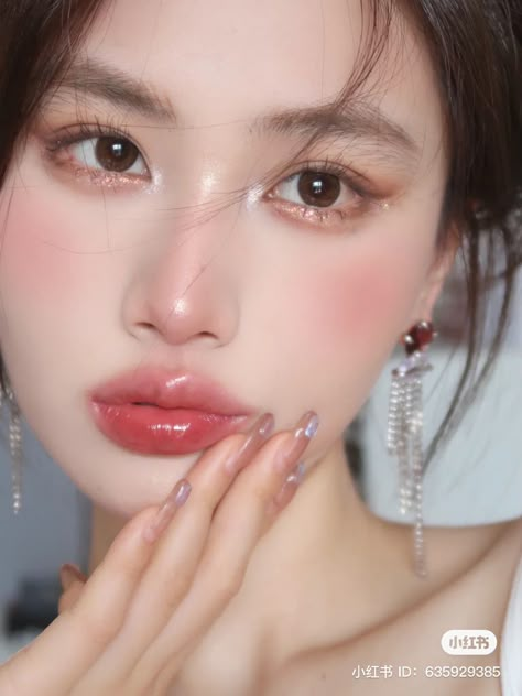 Romantic Makeup Asian, Elegant Makeup Aesthetic, Korean Spring Makeup, Soft Princess Makeup, Elegant Makeup Looks For Prom, Ethereal Romantic Makeup, Inguene Makeup, Innocent Makeup Look, Korean Ladylike Makeup