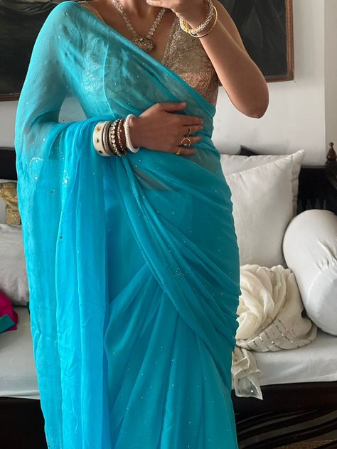 Silk chiffon saree in Turquoise Blue with mukaish work in floral pattern. Please note the sarees only come with side hemming and no fall. Blouse is not included and not for sale. Featured with Silver Sahibzadi blouse. For every new order pattern of the saree will be different. Anu Merton, Turquoise Blue Saree, Mukaish Saree, Mukaish Work, Fall Blouse, New Order, Saree Trends, Chiffon Saree, Be Different