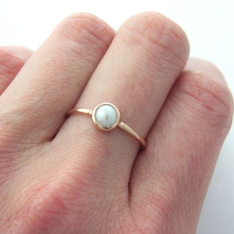 Pearl Gold Ring, Gem Engagement Rings, Ring With Pearl, Hand Jewelry Rings, Pearl Rings Vintage, Silver Pearl Ring, Gold Jewels Design, Pearl Engagement Ring, Wedding Ring For Her