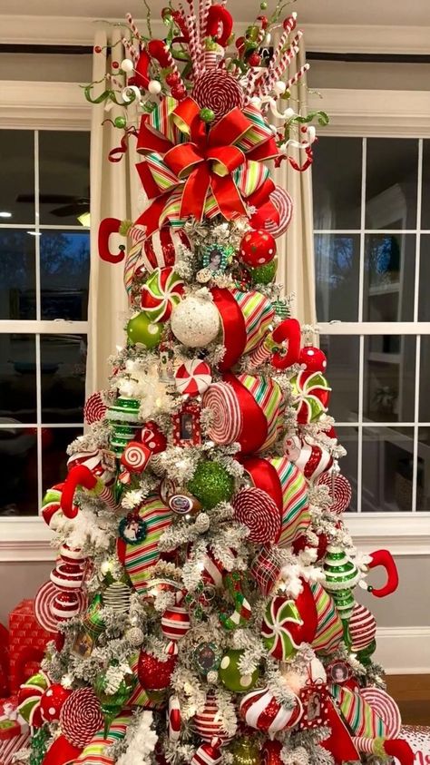 Whoville Christmas Decorations, Tree Ideas Christmas, Whimsical Christmas Decor, Christmas Tree Decor Ideas, Tree Decor Ideas, Whoville Christmas, Grinch Christmas Tree, Whimsical Christmas Trees, Grinch Christmas Decorations