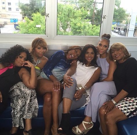 The Braxtons 😍😍 Toni Braxton Traci Braxton Towanda Braxton Trina Braxton Tamar Braxton Ms. Evelyn Braxton Toni And Tamar Braxton, Towanda Braxton, Trina Braxton, Traci Braxton, Braxton Sisters, Grace Gealey, The Braxtons, Famous Families, Ava Duvernay