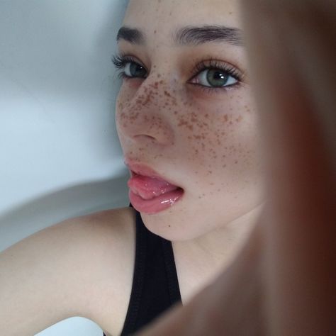 Beauty Cute Freckles, Beautiful Freckles, Freckles Girl, Beauty Mark, Biochemistry, Cute Makeup, Acne, Blonde