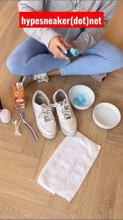 How to clean white sneaker-Hype Sneaker Clean Tennis Shoes, How To Clean White Sneakers, White Shoe Cleaner, Clean White Leather, How To Clean White Shoes, Sneaker Cleaner, White Nike Shoes, White Joggers, White Tennis Shoes