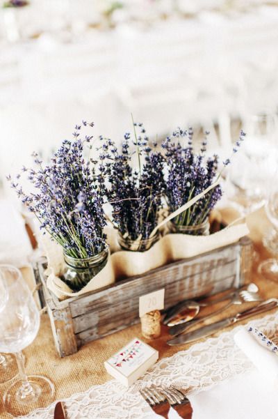 Lavender centerpieces: http://www.stylemepretty.com/little-black-book-blog/2014/10/13/organic-rustic-provence-wedding/ | Photography: Pretty Days - http://www.prettydays.fr/ French Country Party, Country Party Decorations, Lavender Centerpieces, Spring Wedding Centerpieces, Shabby Chic Wedding Decor, Country Party, Provence Wedding, Tafel Decor, Spring Centerpiece