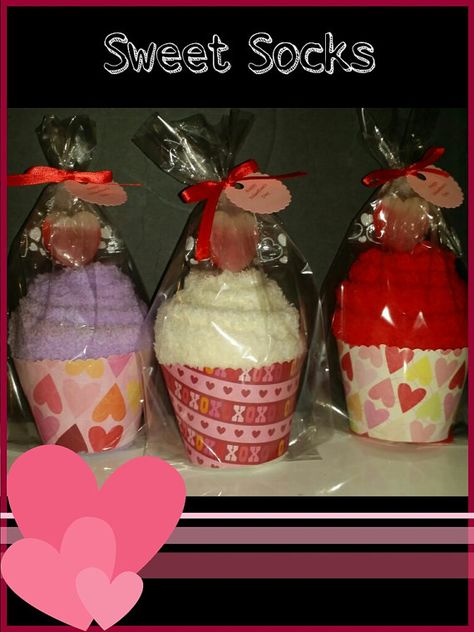 Valentine's Day Sock Cupcakes - great co-worker, nurse, teacher, neighbor, babysitter, and classroom Valentines Gift For Girlfriend Homemade, Girlfriend Flowers, Coworkers Valentines, Sock Cupcakes, Valentines Day Baskets, Valentine Gifts For Girlfriend, Diy Valentine, My Funny Valentine, Valentines School