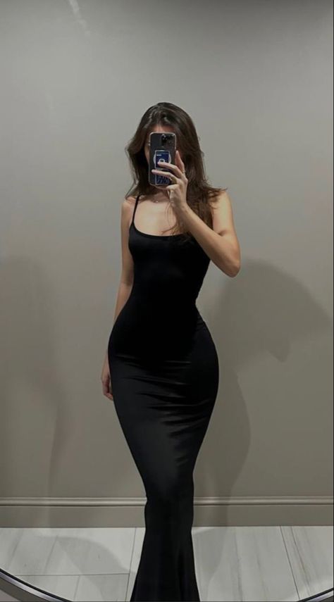 Slim dress outfit ,Body con dress outfit Slick dress,Body fitted dress,
dinner dress femininestyle, classyvision, Tight Black Dress, Tight Dress Outfit, Bodycon Maxi Dresses, Looks Vintage, Look Fashion, Classy Outfits, Pretty Dresses, Elegant Dresses, Pretty Outfits