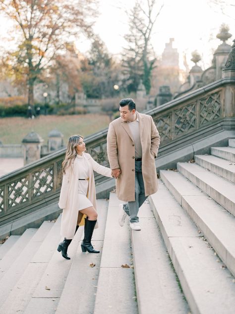 This Central Park engagement session stands as an inspiration for couples seeking a blend of class, sophistication, and enchantment. Ault Park Engagement Photos, Central Park Family Photoshoot, Couple Park Photoshoot, Central Park Photoshoot, Central Park Engagement Shoot, Engagement Photos Park, Central Park Fall, Central Park Winter, New York Photoshoot