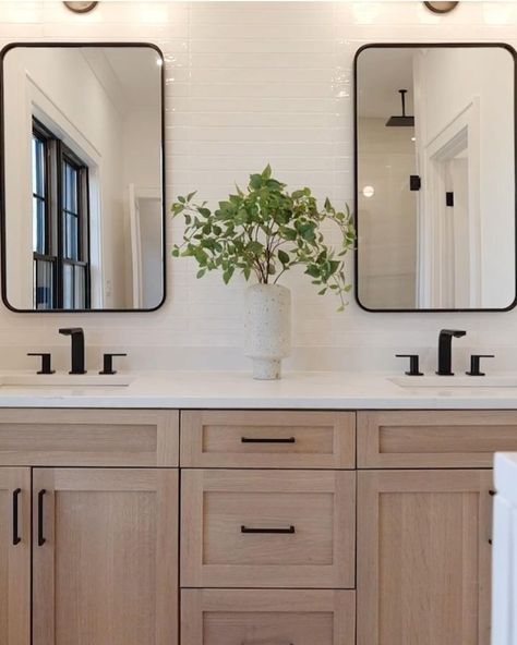 Small Master Bath Remodel, Bathroom Tile Floor, Mom Bathroom, Transitional Style Bathroom, Bathroom Build, Modern Bathroom Ideas, Bubble House, Small Bathroom Renovations, Brown House