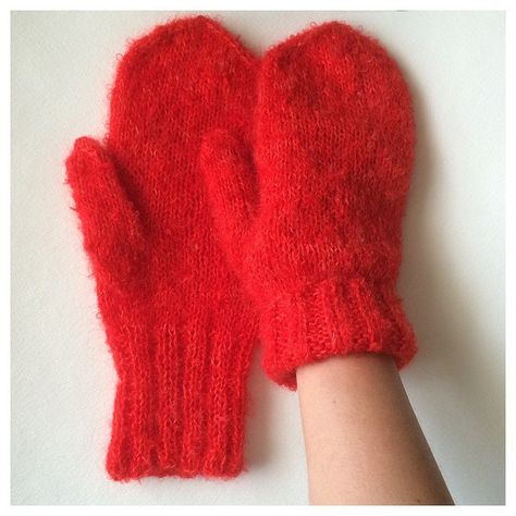 https://flic.kr/p/tYm7Wq | 149/365: Red mohair mittens. The thread is a combination of hand spun single and boucle mohair, both hand dyed. #mittens #red #mohair #boucle #handknit #handmade #handdyed #knits #knitting #poemsaboutmeshop #poemsaboutmeknits #etsy Dark Brown With Purple, Red Mittens, Finger Crochet, Upcycle Sewing, Purple Hands, Crochet Mittens, Fibres Textiles, Knit Mittens, Knitted Gloves