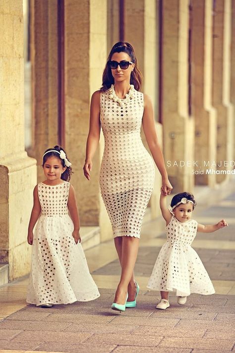 Mom and daughters matching dress Fashion fabulous Mom Daughter Outfits, Mommy Daughter Outfits, Mother Daughter Fashion, Mom And Daughter Matching, Mother Daughter Outfits, Microcar, Mother Daughter Dress, Mommy Daughter, Mom And Daughter